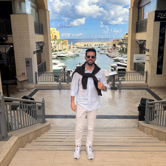 Sadece danışman değil, aynı yollardan geçmiş biriyim.